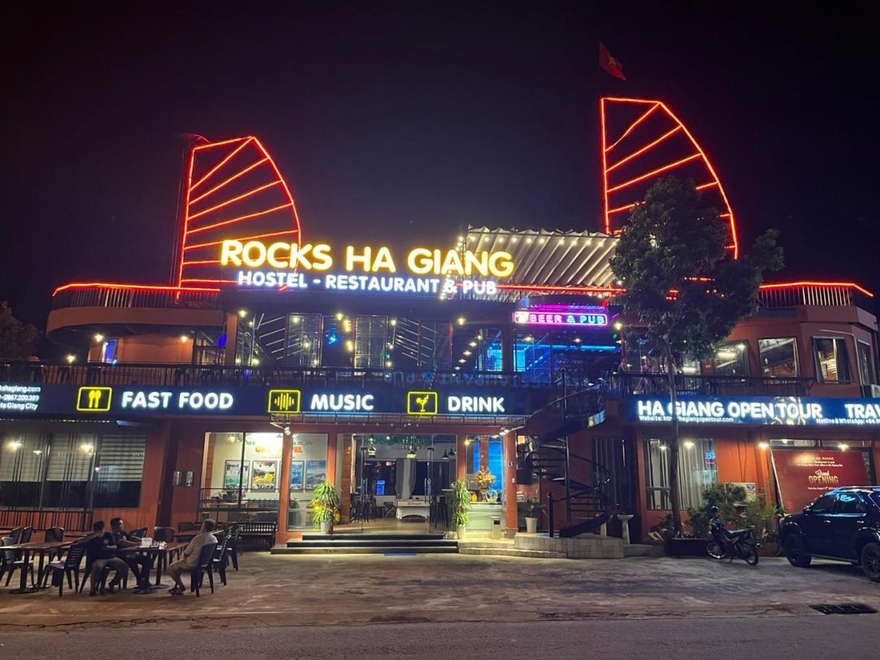 Rocks Ha Giang Hostel & Tour Eksteriør bilde